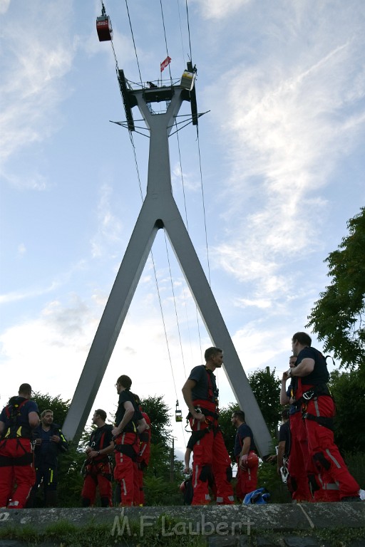 Koelner Seilbahn Gondel blieb haengen Koeln Linksrheinisch P774.JPG - Miklos Laubert